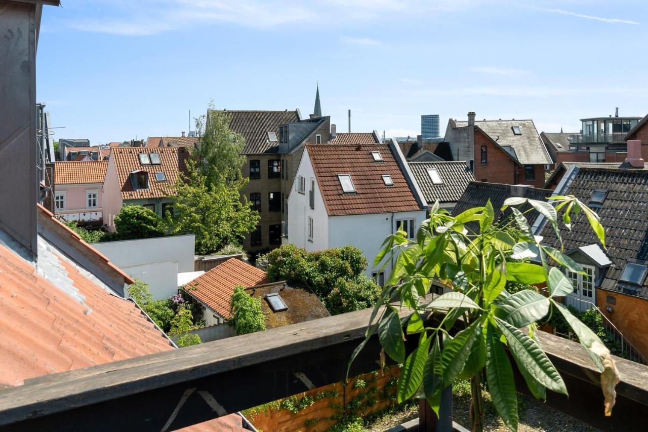 Beautiful Private Apartment, With Garden, Roof Terraze, 150 Square M, 2 Floors, 2 Bedrooms And An Extra Bed In The Livingroom Århus Exteriér fotografie